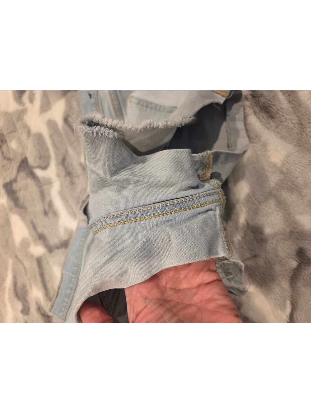 Hollister Light Wash Denim Shorts Size 27 - Picture 7 of 10